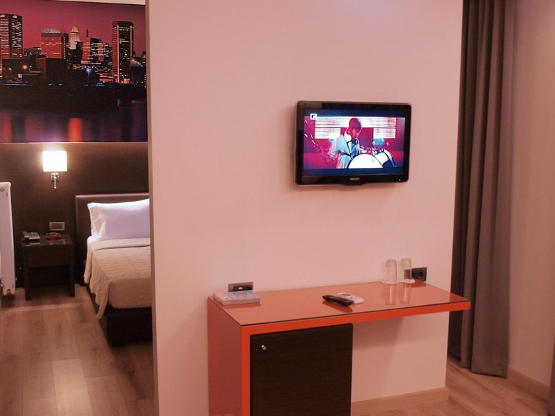 Athens City 30 - Room Example