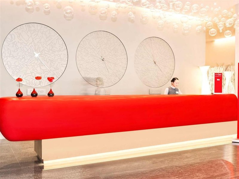 ibis Dubai Mall of the Emirates 12