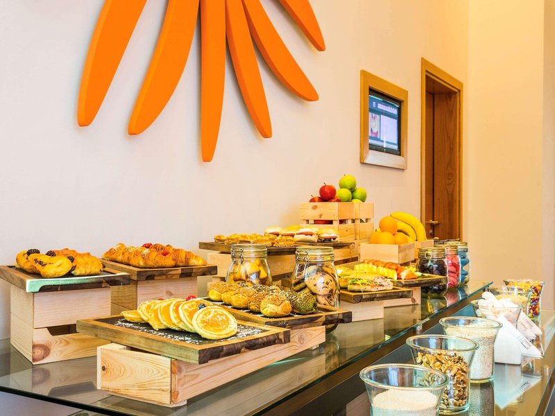 ibis Dubai Mall of the Emirates 16