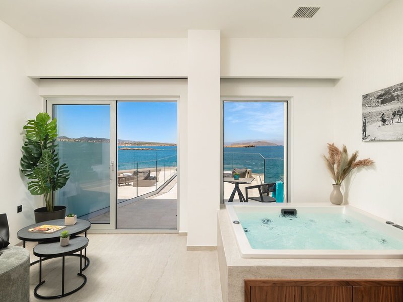 Elia Sea Suites 10