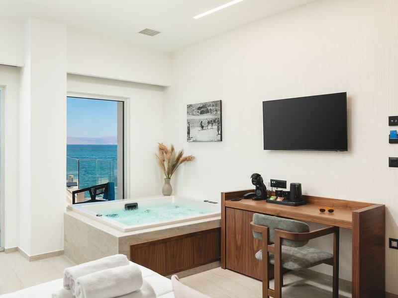 Elia Sea Suites 16
