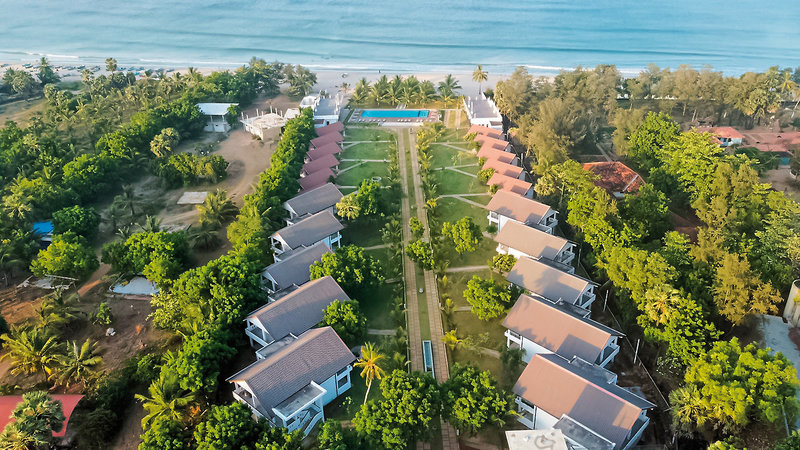 Uppuveli Beach by DSK 3