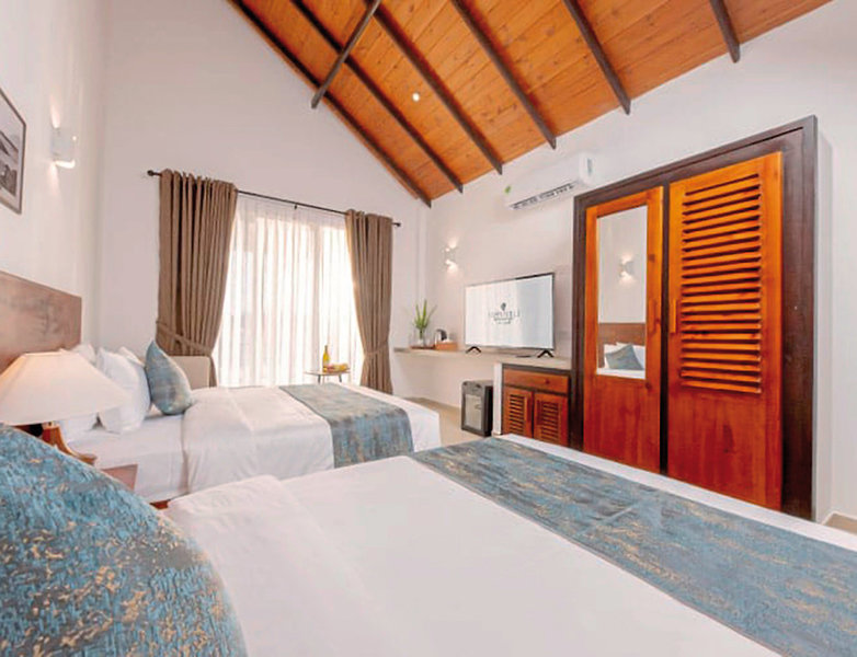 Uppuveli Beach by DSK 12