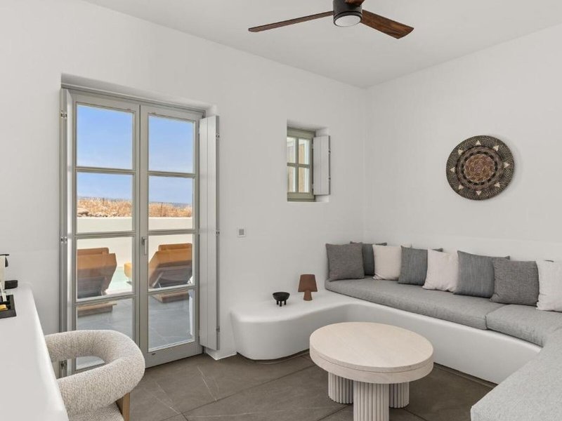 Mr & Mrs White Paros Suites & More 7