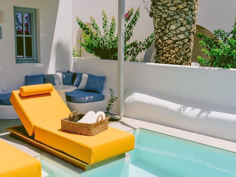 Mr & Mrs White Paros Suites & More 8