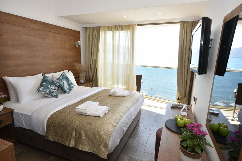 Aurasia Beach Hotel 8