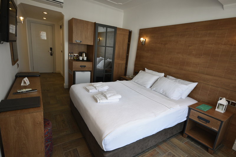 Aurasia Beach Hotel 10