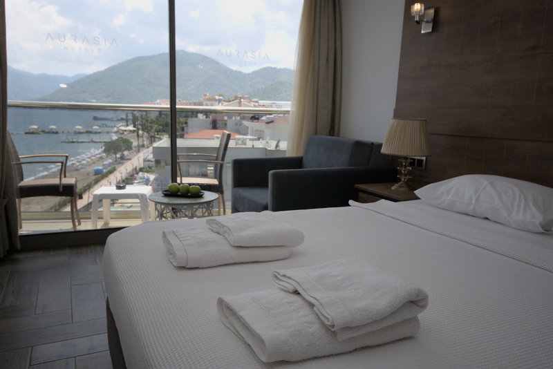Aurasia Beach Hotel 11