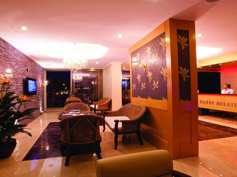 Aurasia Beach Hotel  10