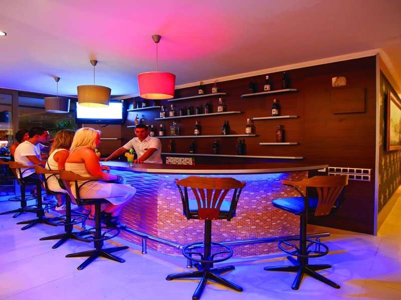 Aurasia Beach Hotel  16