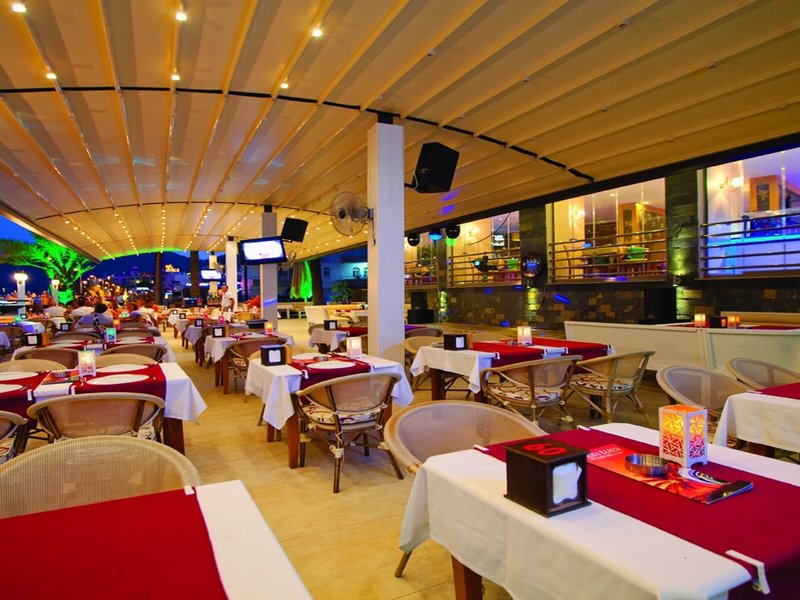 Aurasia Beach Hotel  18