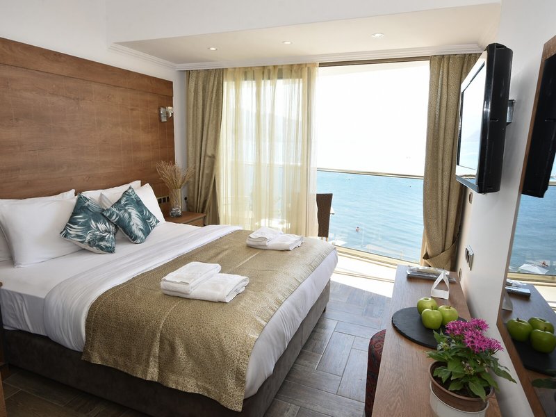 Aurasia Beach Hotel  23