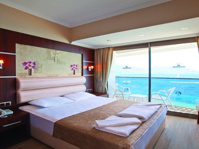 Aurasia Beach Hotel  24