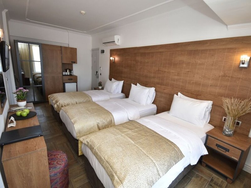 Aurasia Beach Hotel  27