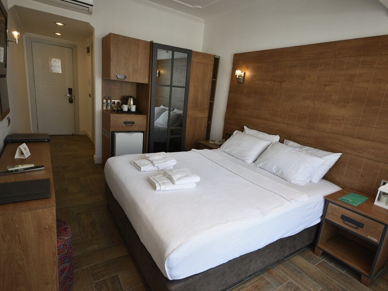 Aurasia Beach Hotel  28
