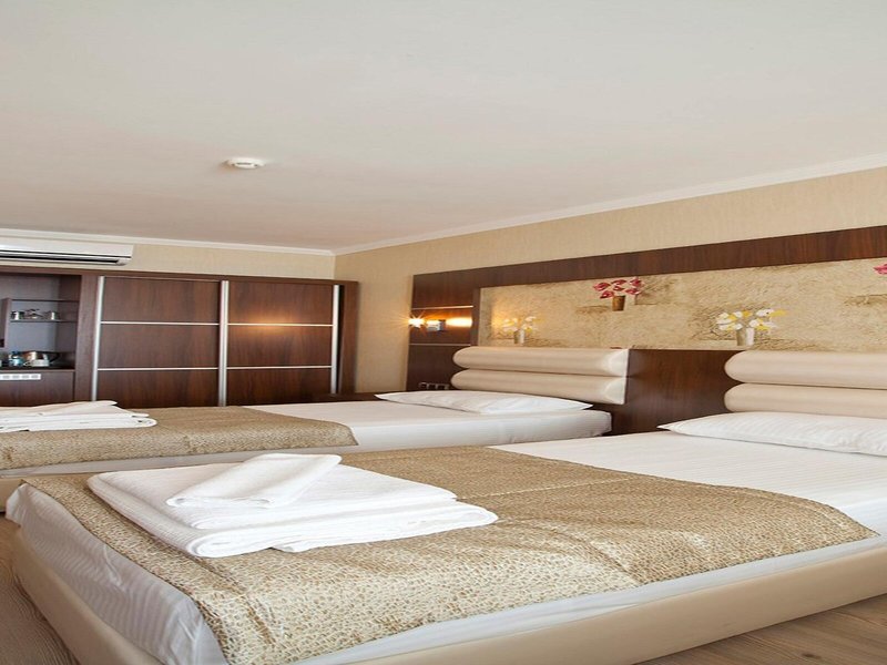 Aurasia Beach Hotel  31