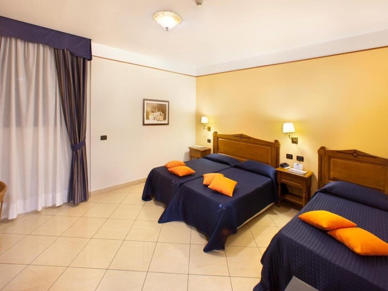 Ulisse Deluxe Hostel 12