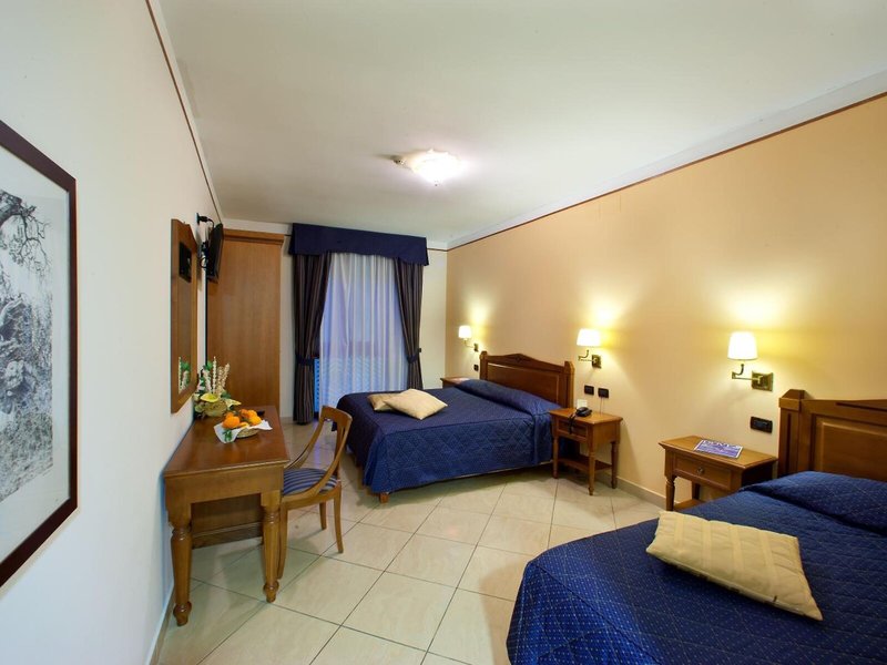 Ulisse Deluxe Hostel 16