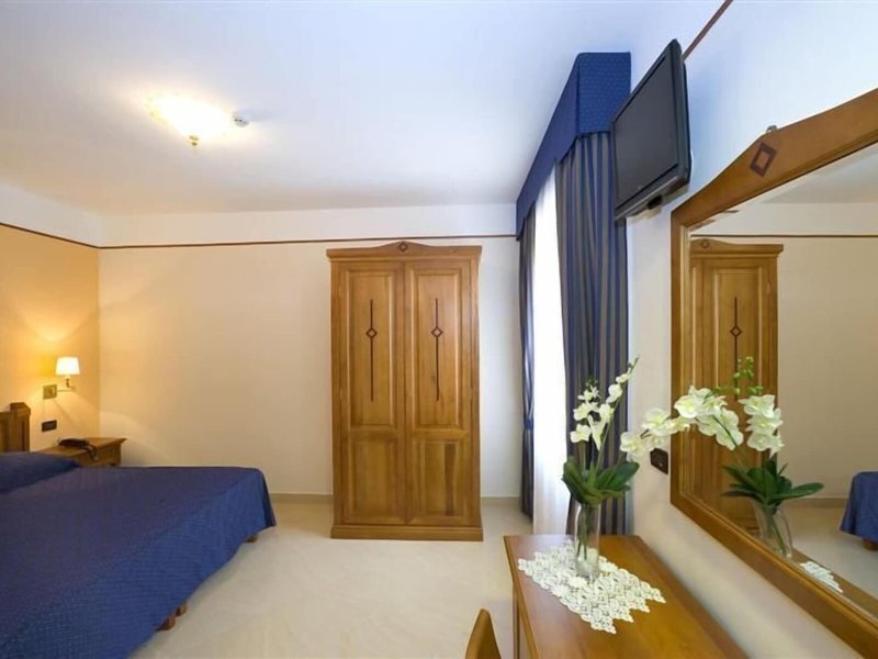 Ulisse Deluxe Hostel 6