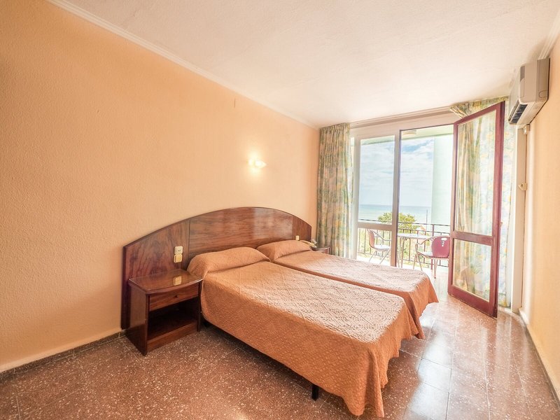 Checkin Garbi Calella 40