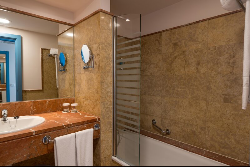 Iberostar Waves Playa Gaviotas 38