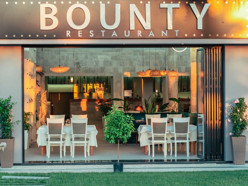Bounty Hotel 8