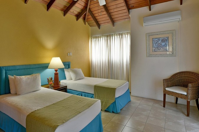 Coconut Court Beach Hotel 5