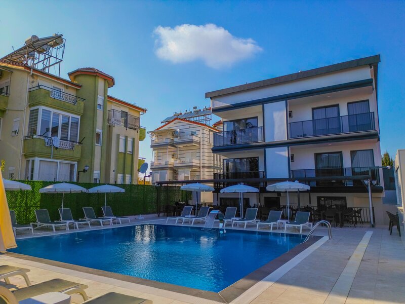 Side Blue Serenity Hotel 4