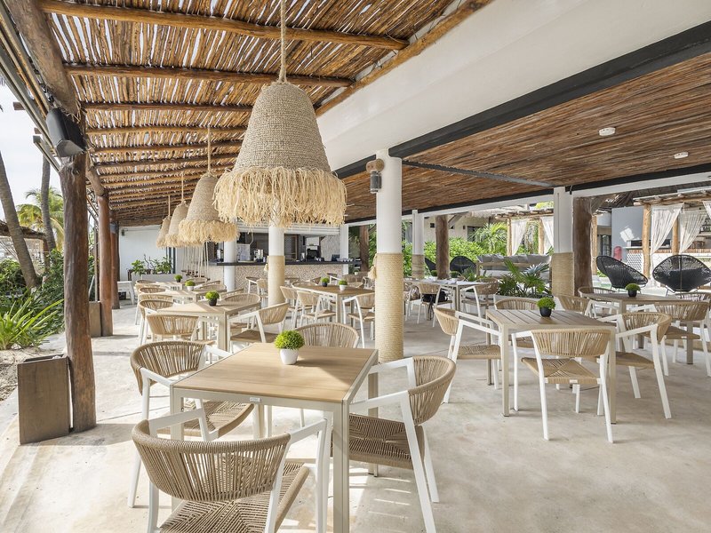 Areia Beach Front Hotel 16
