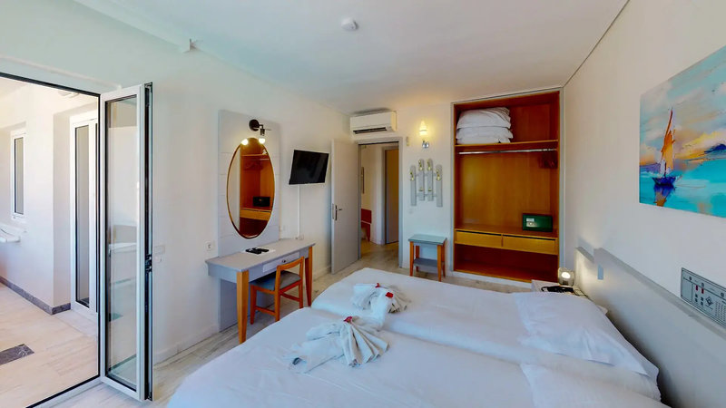 Chrispy Beach Resort 8
