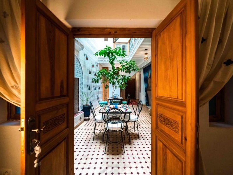 Riad Kiyanjana 1