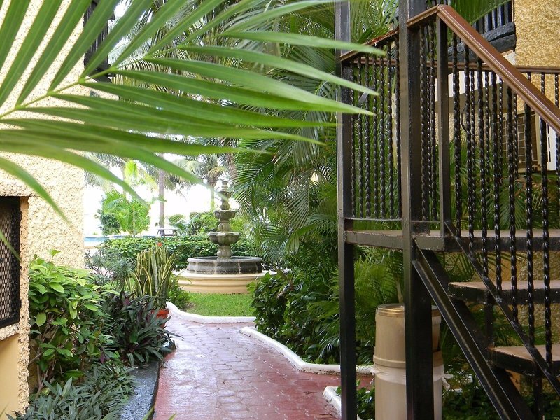 Beach House Imperial Laguna Cancun Hotel by Faranda Hotels 4