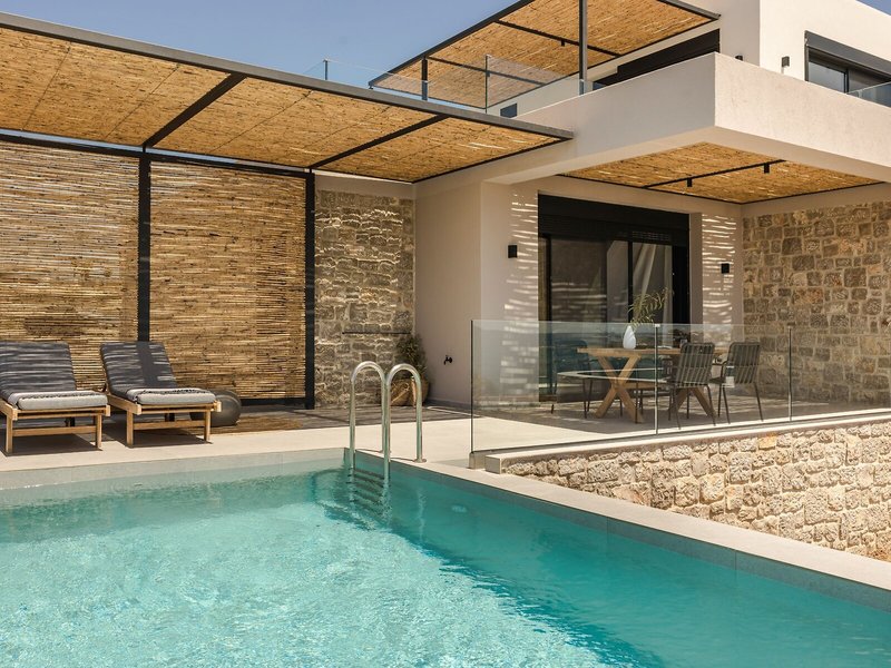 Mast Luxury Residences 17