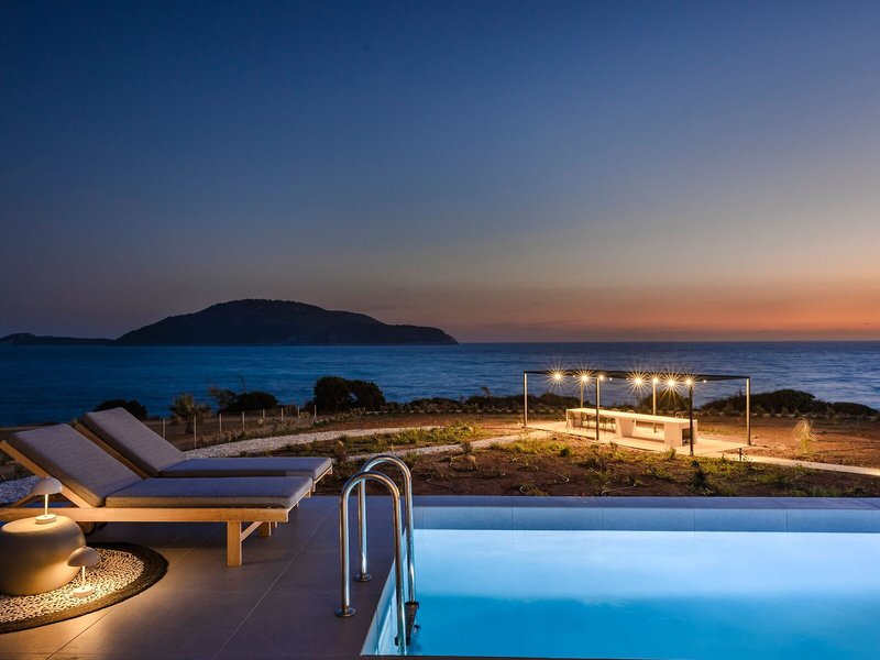 Mast Luxury Residences 19