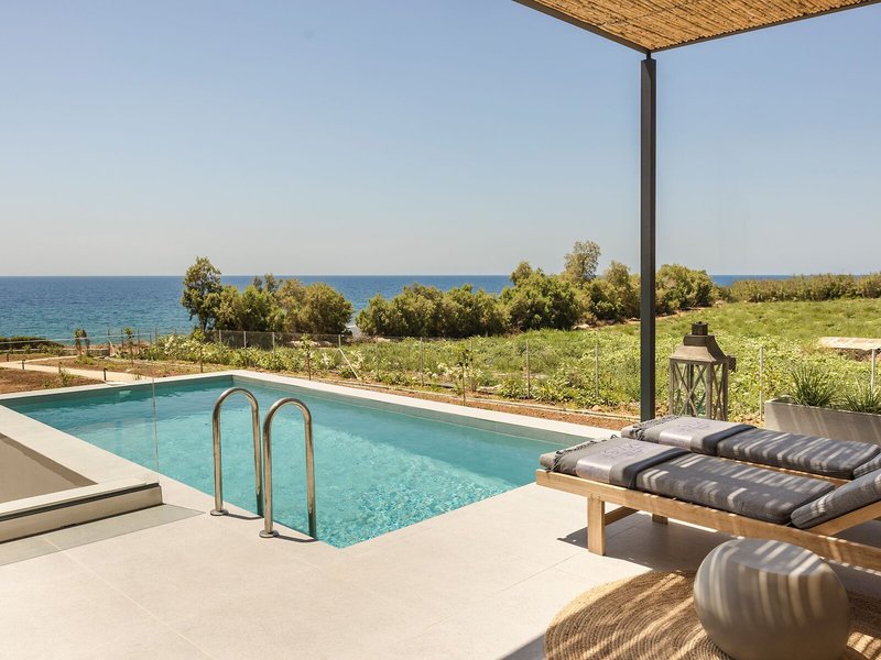 Mast Luxury Residences 36