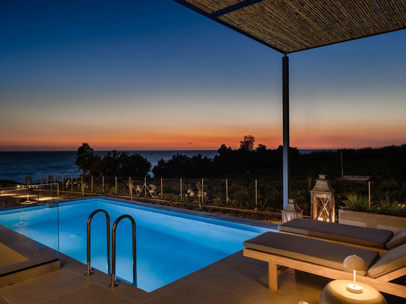 Mast Luxury Residences 37