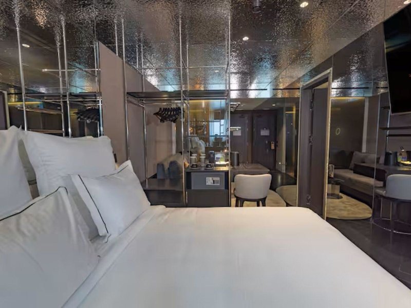 Adia Aluma Athens Curio Collection by Hilton 21