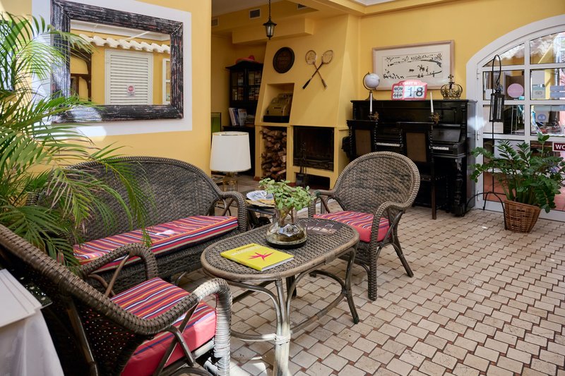 Inn & Art Hotel 10