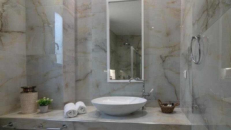 Dionysos Suites 11 - Bathroom Example