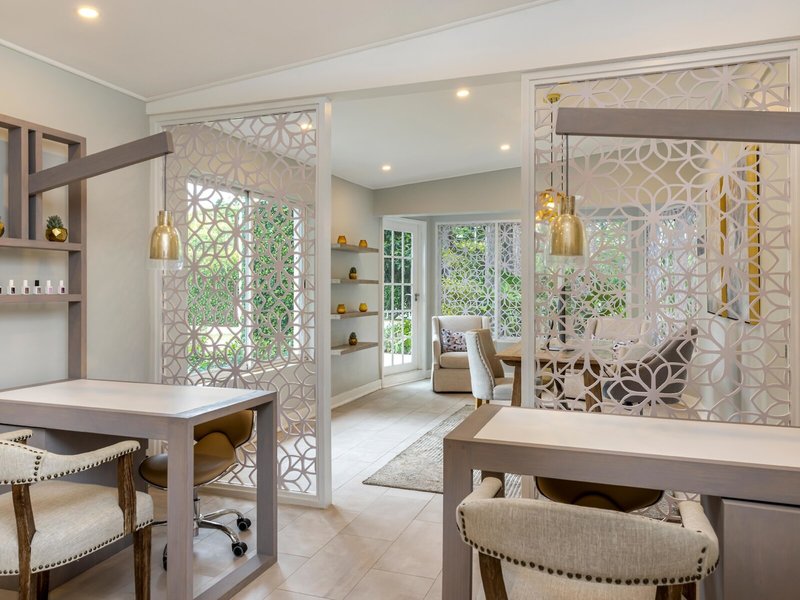 Colony Club by Elegant Hotels 7