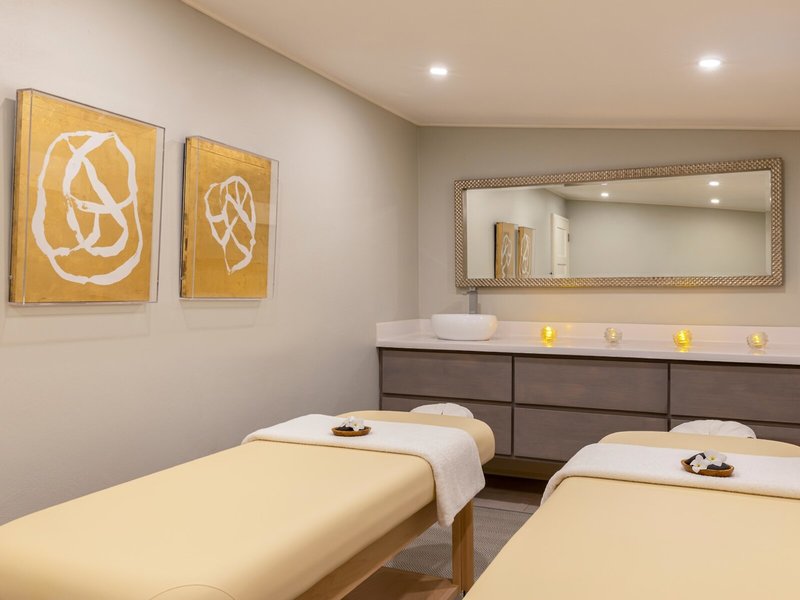 Colony Club by Elegant Hotels 8