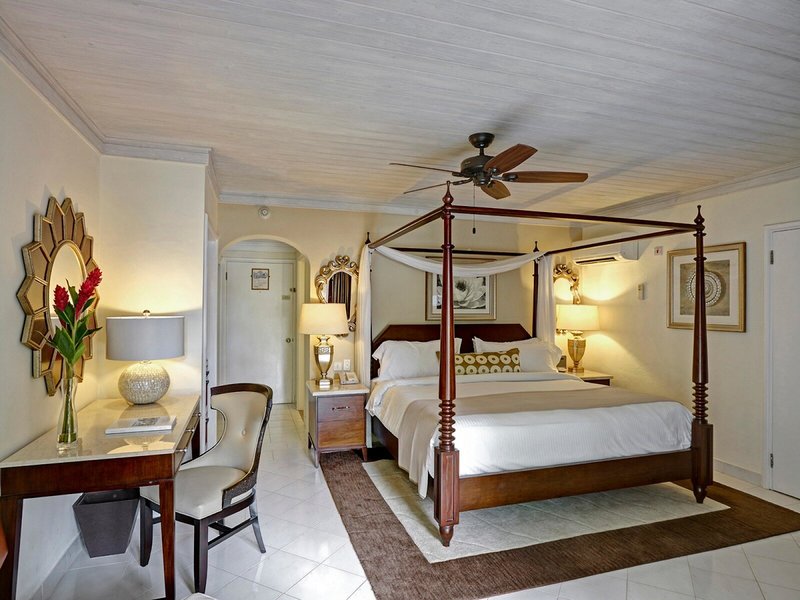 Colony Club by Elegant Hotels 9