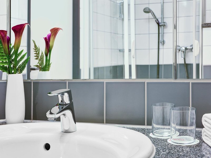 IntercityHotel Stralsund 20 - Bathroom Example