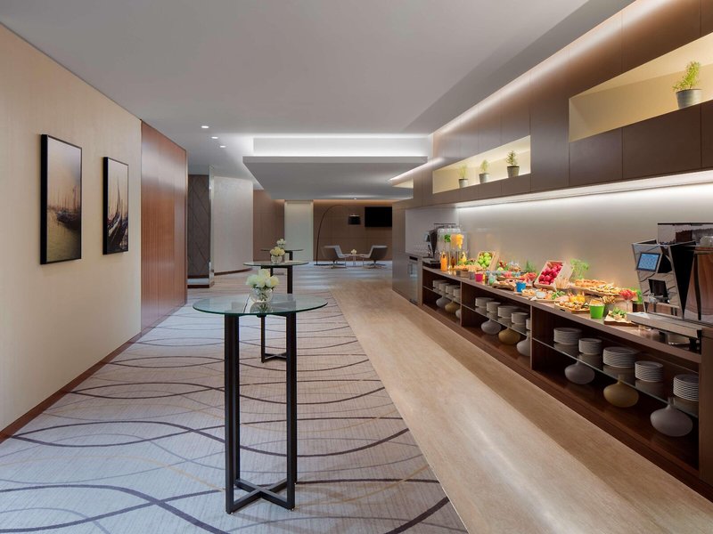 Radisson Blu Dubai Deira Creek 18