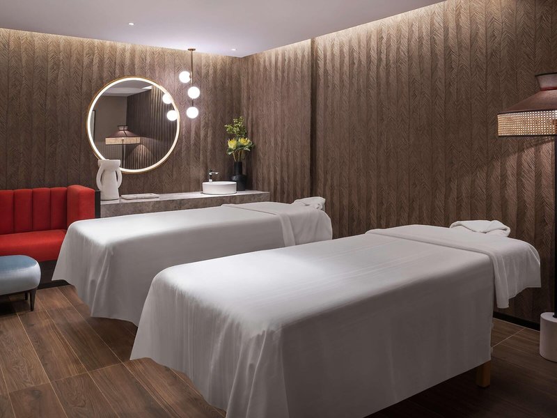 Radisson Blu Dubai Deira Creek 45