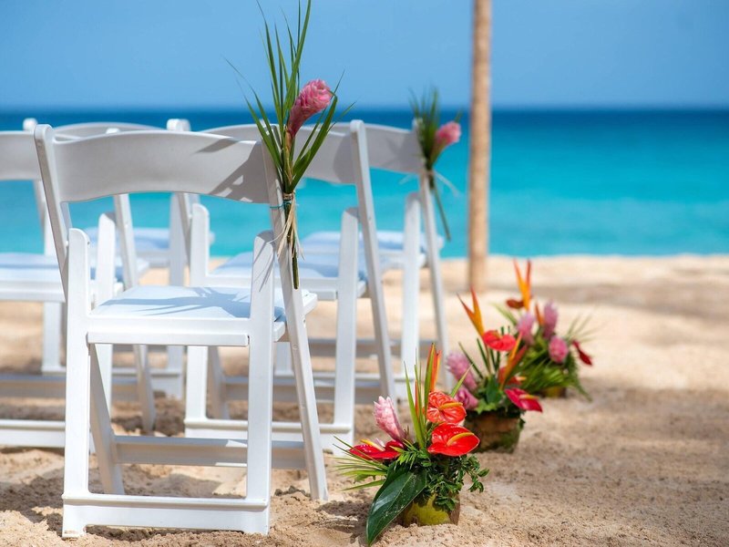 Crystal Cove by Elegant Hotels 9