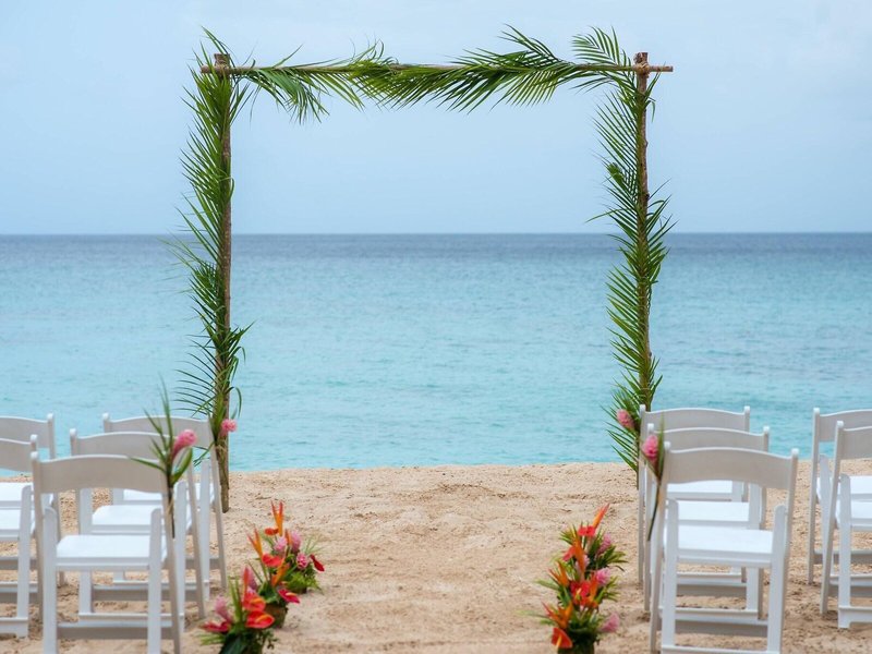 Crystal Cove by Elegant Hotels 13