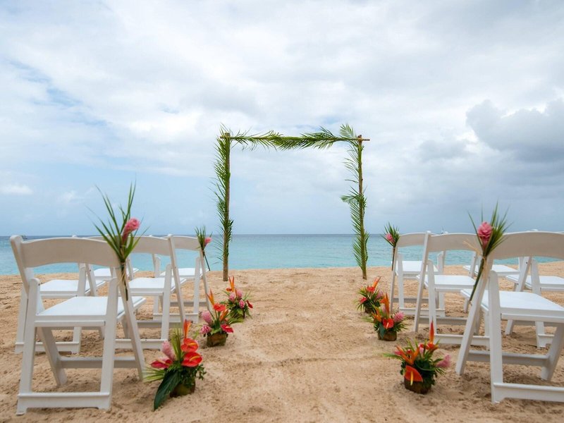 Crystal Cove by Elegant Hotels 16