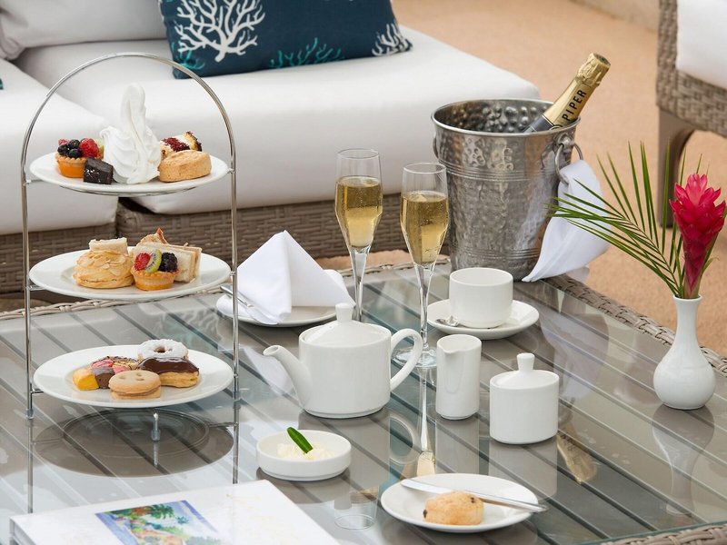 Crystal Cove by Elegant Hotels 32