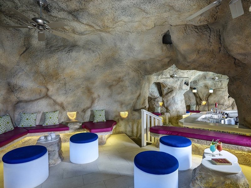 Crystal Cove by Elegant Hotels 33